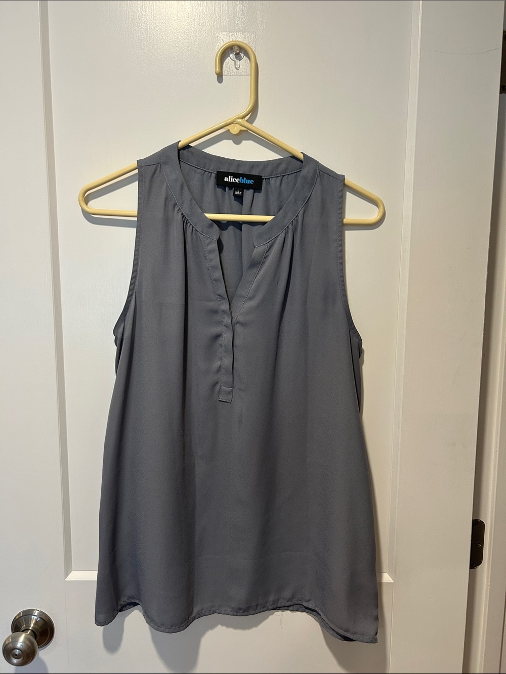 Alice + Olivia Slate Gray Sleeveless V-Neck Tunic Camisole